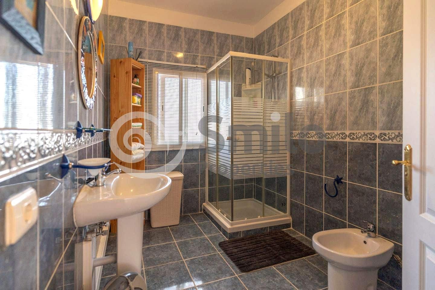 6 makuuhuone Huvila myytävänä paikassa Candelaria mukana uima-altaan 
autotalli - 840 000 € (Ref: 9626935)