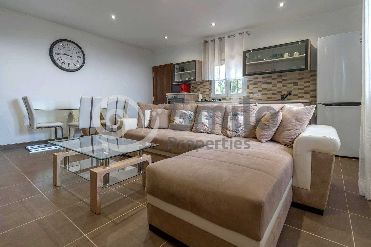 6 makuuhuone Huvila myytävänä paikassa Candelaria mukana uima-altaan 
autotalli - 840 000 € (Ref: 9626935)