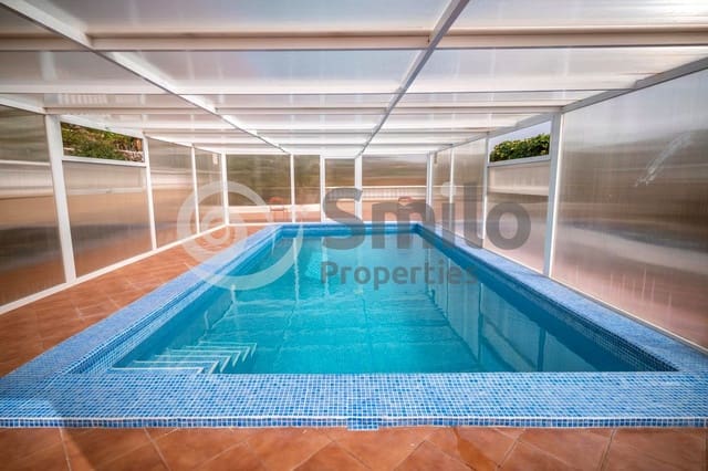 6 makuuhuone Huvila myytävänä paikassa Candelaria mukana uima-altaan 
autotalli - 840 000 € (Ref: 9626935)