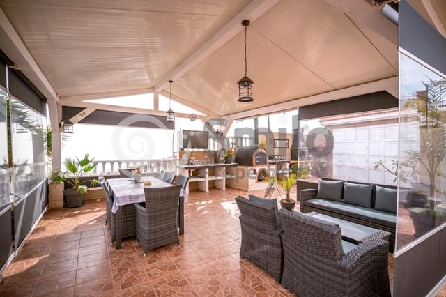 6 makuuhuone Huvila myytävänä paikassa Candelaria mukana uima-altaan 
autotalli - 840 000 € (Ref: 9626935)