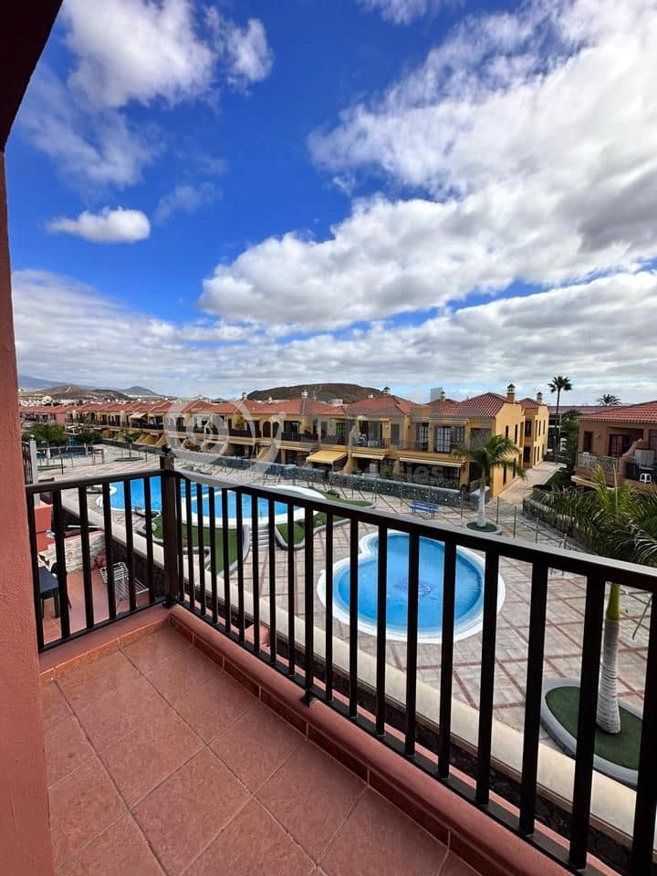 2 sovrum Lägenhet till salu i Arona med pool garage - 279 000 € (Ref: 9628193)