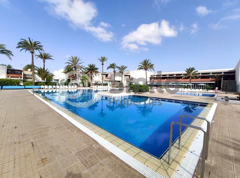 Piso de 1 habitación en Arona en venta con piscina - 189.900 € (Ref: 9659688)