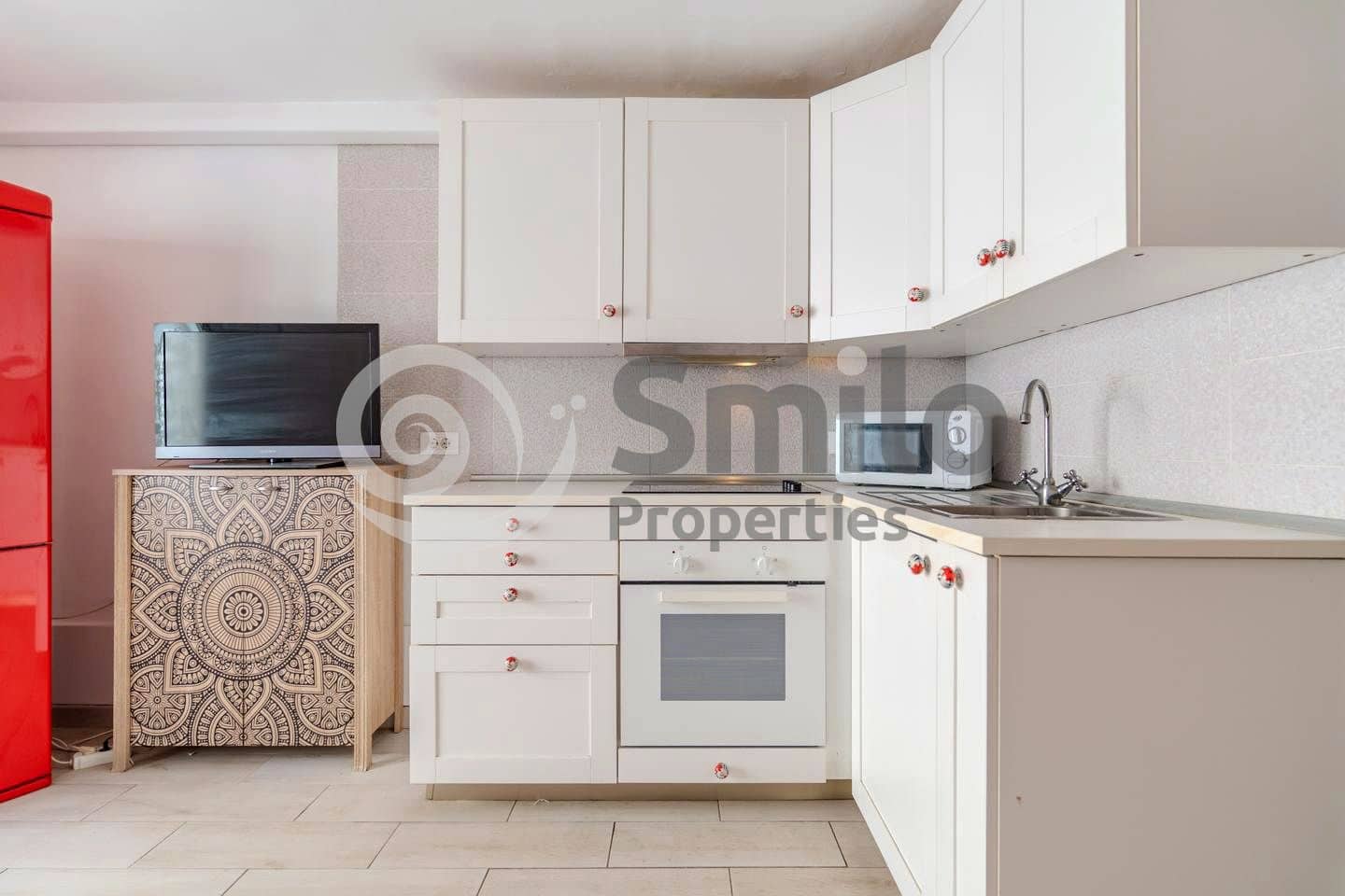 Flat te koop in Costa del Silencio met zwembad - € 139.000 (Ref: 9687671)