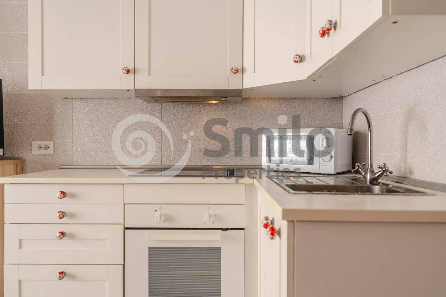 Flat te koop in Costa del Silencio met zwembad - € 139.000 (Ref: 9687671)