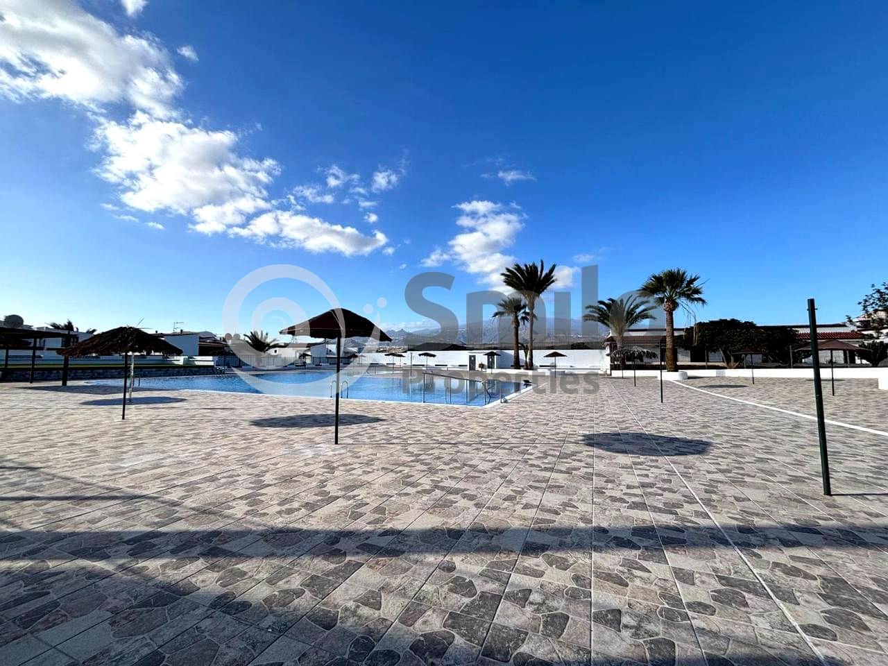 Flat te koop in Costa del Silencio met zwembad - € 139.000 (Ref: 9687671)