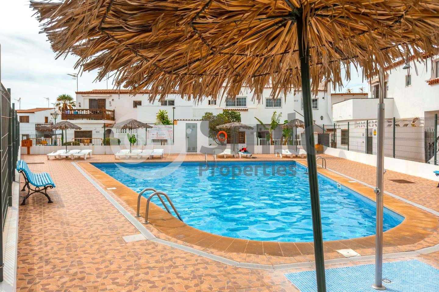 Flat te koop in Costa del Silencio met zwembad - € 139.000 (Ref: 9687671)