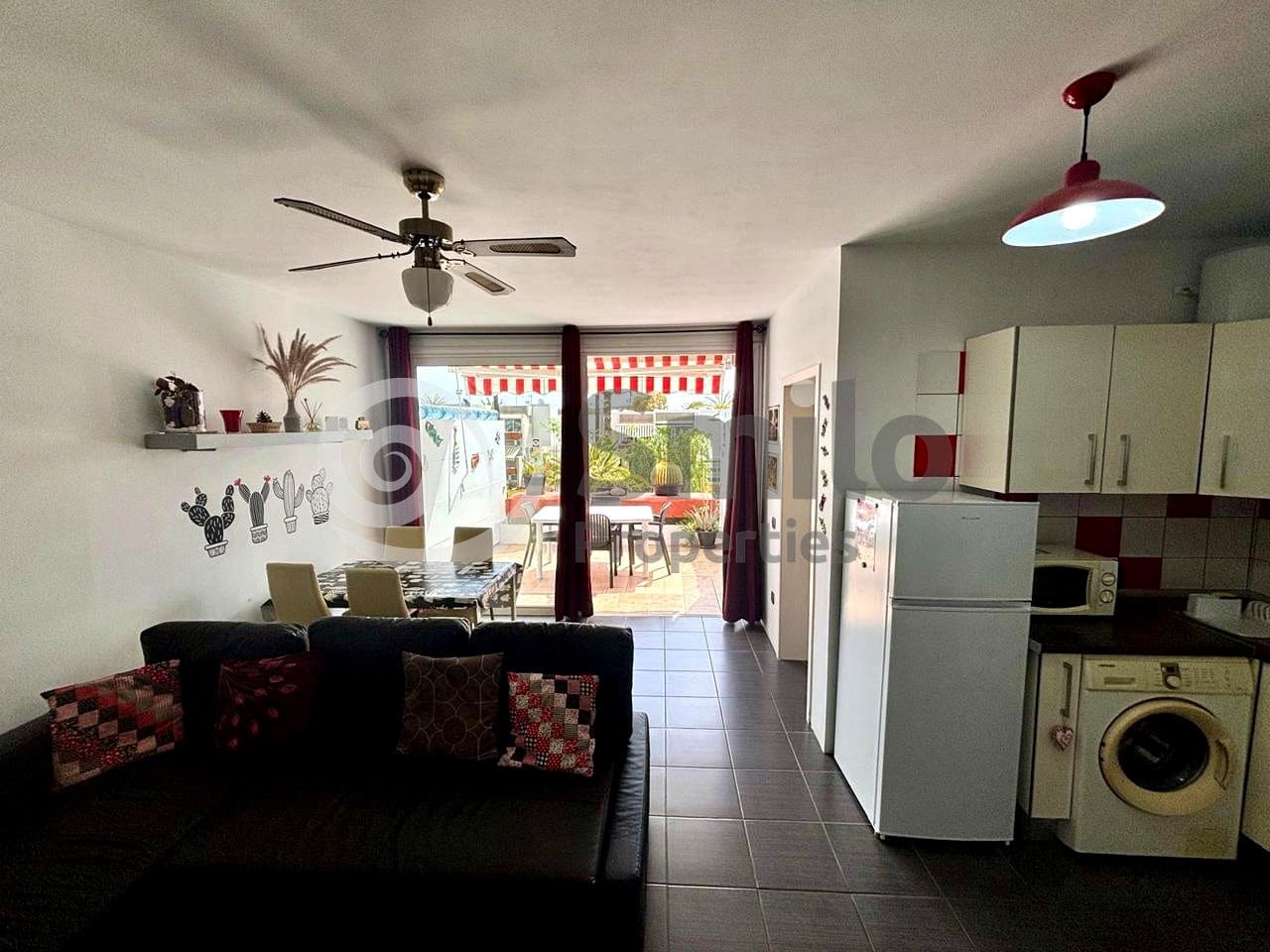 Piso de 1 habitación en Arona en venta con piscina garaje - 189.900 € (Ref: 9748430)