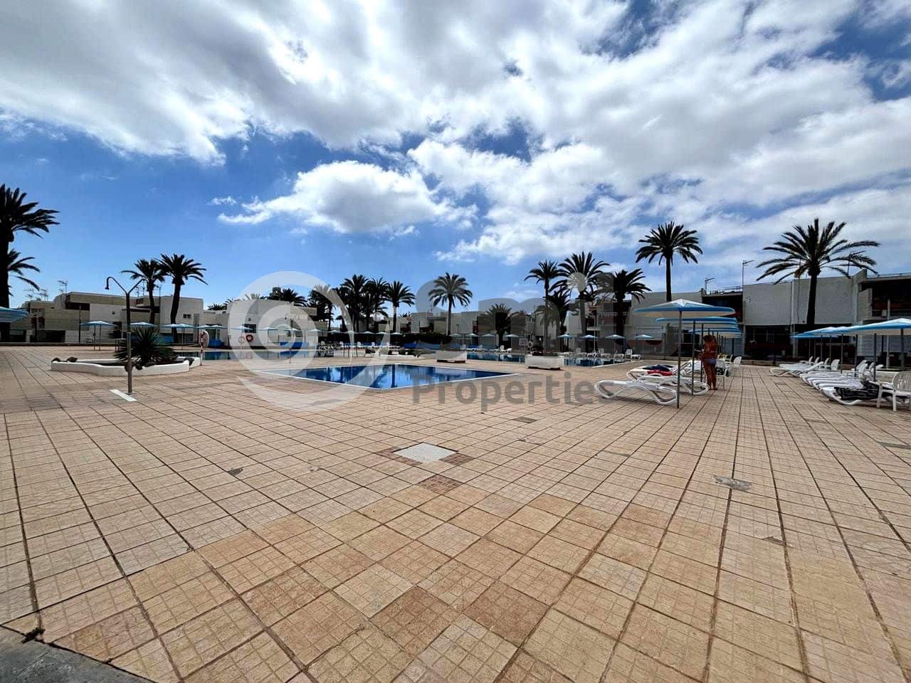 Piso de 1 habitación en Arona en venta con piscina garaje - 189.900 € (Ref: 9748430)