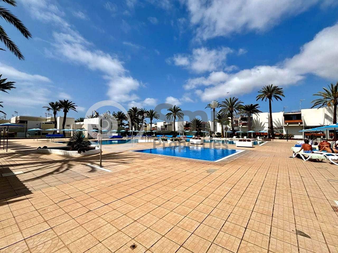 Piso de 1 habitación en Arona en venta con piscina garaje - 189.900 € (Ref: 9748430)