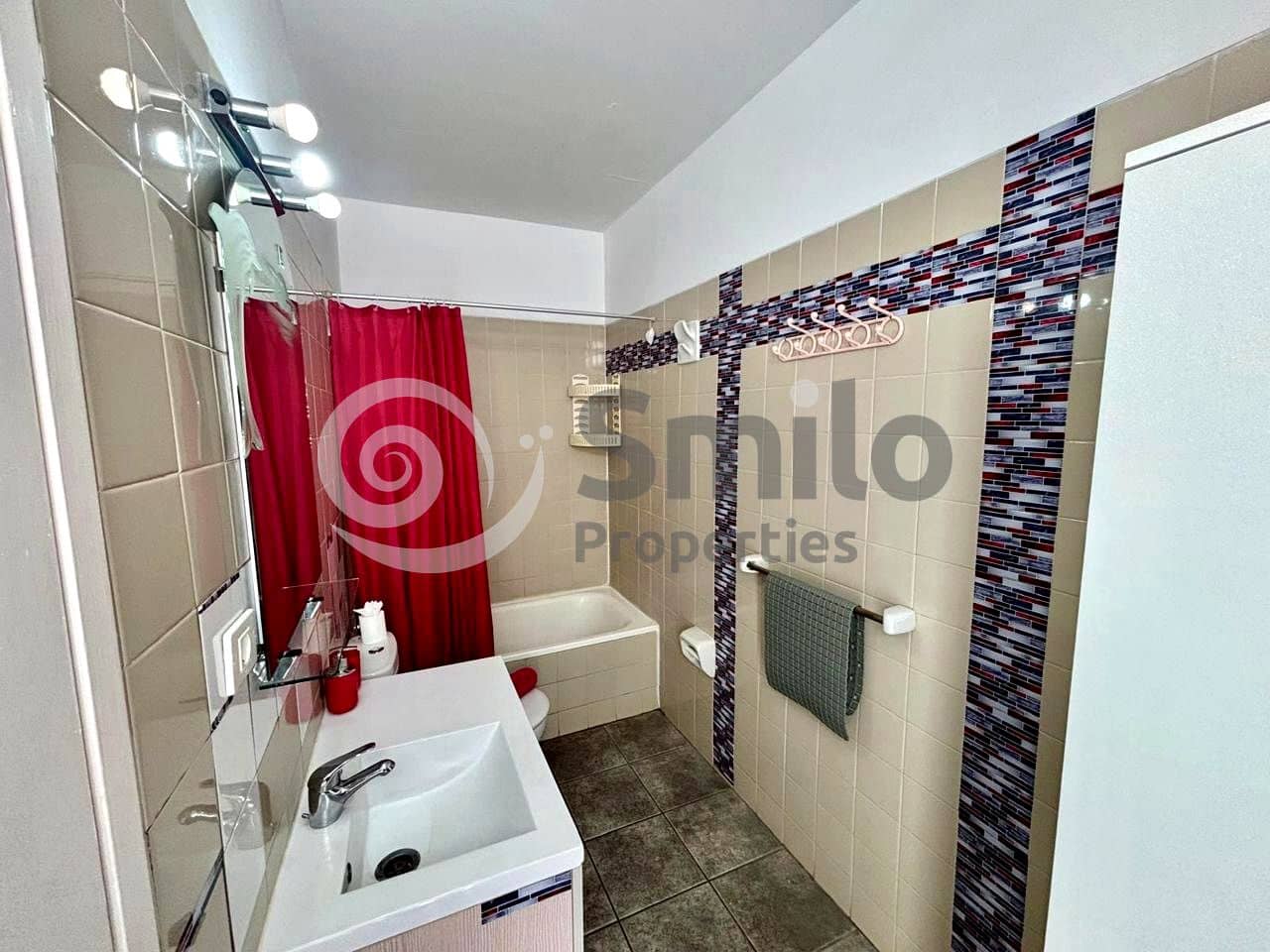 Piso de 1 habitación en Arona en venta con piscina garaje - 189.900 € (Ref: 9748430)