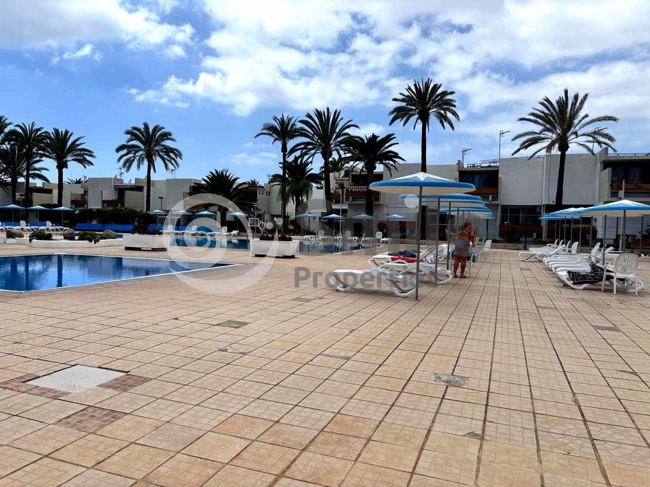 Piso de 1 habitación en Arona en venta con piscina garaje - 189.900 € (Ref: 9748430)