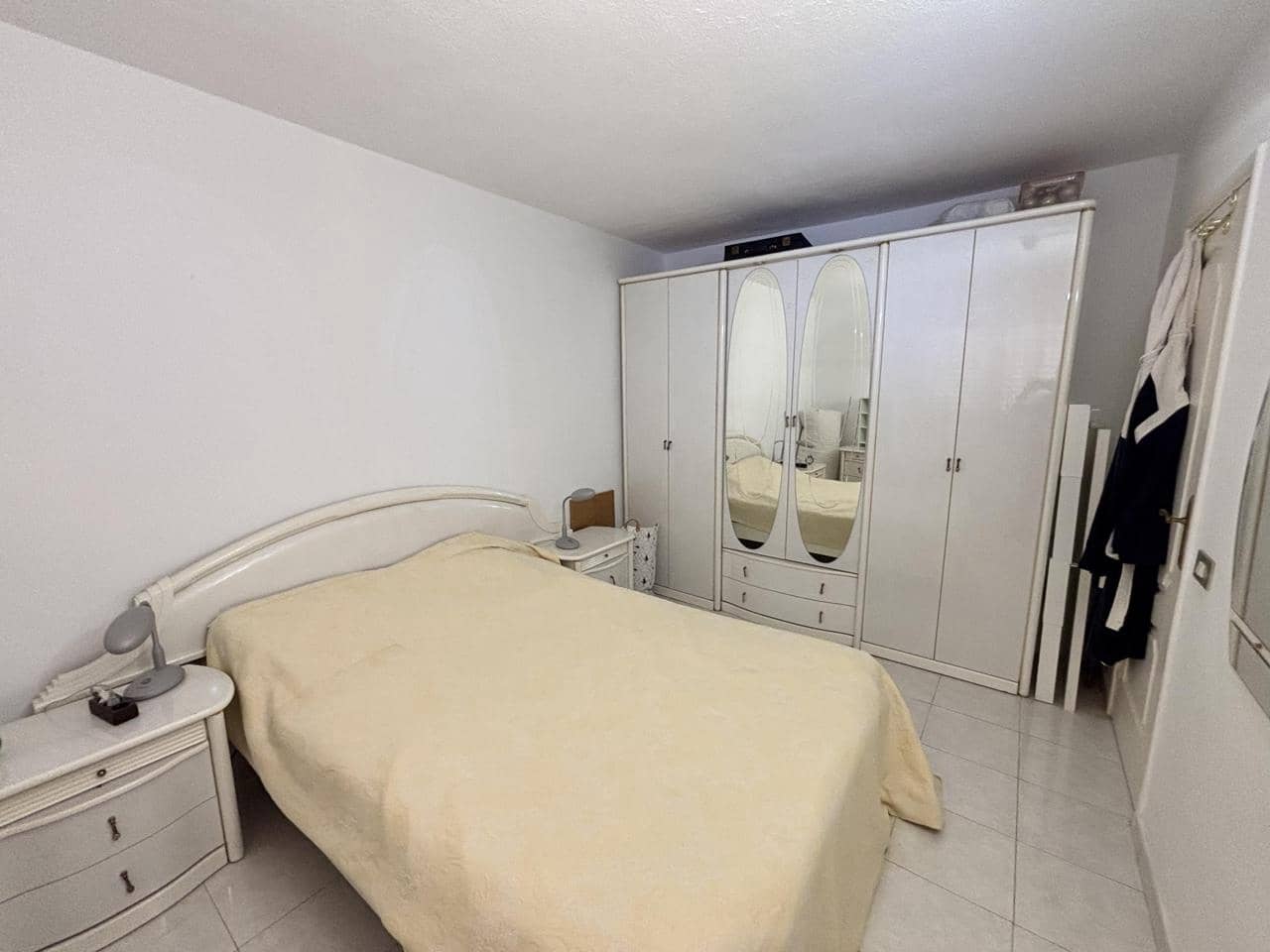 2 makuuhuone Asunto myytävänä paikassa Costa Adeje mukana uima-altaan - 360 000 € (Ref: 9807497)