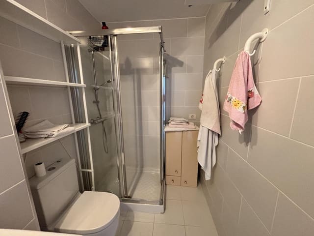 2 makuuhuone Asunto myytävänä paikassa Playa de las Américas, Adeje mukana uima-altaan - 360 000 € (Ref: 9807497)