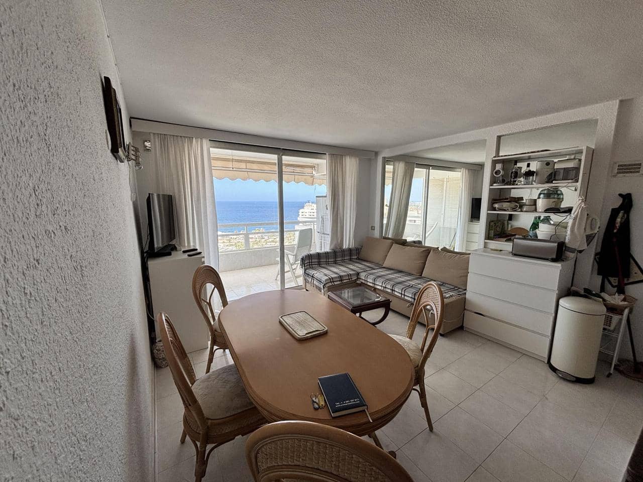 2 makuuhuone Asunto myytävänä paikassa Costa Adeje mukana uima-altaan - 360 000 € (Ref: 9807497)