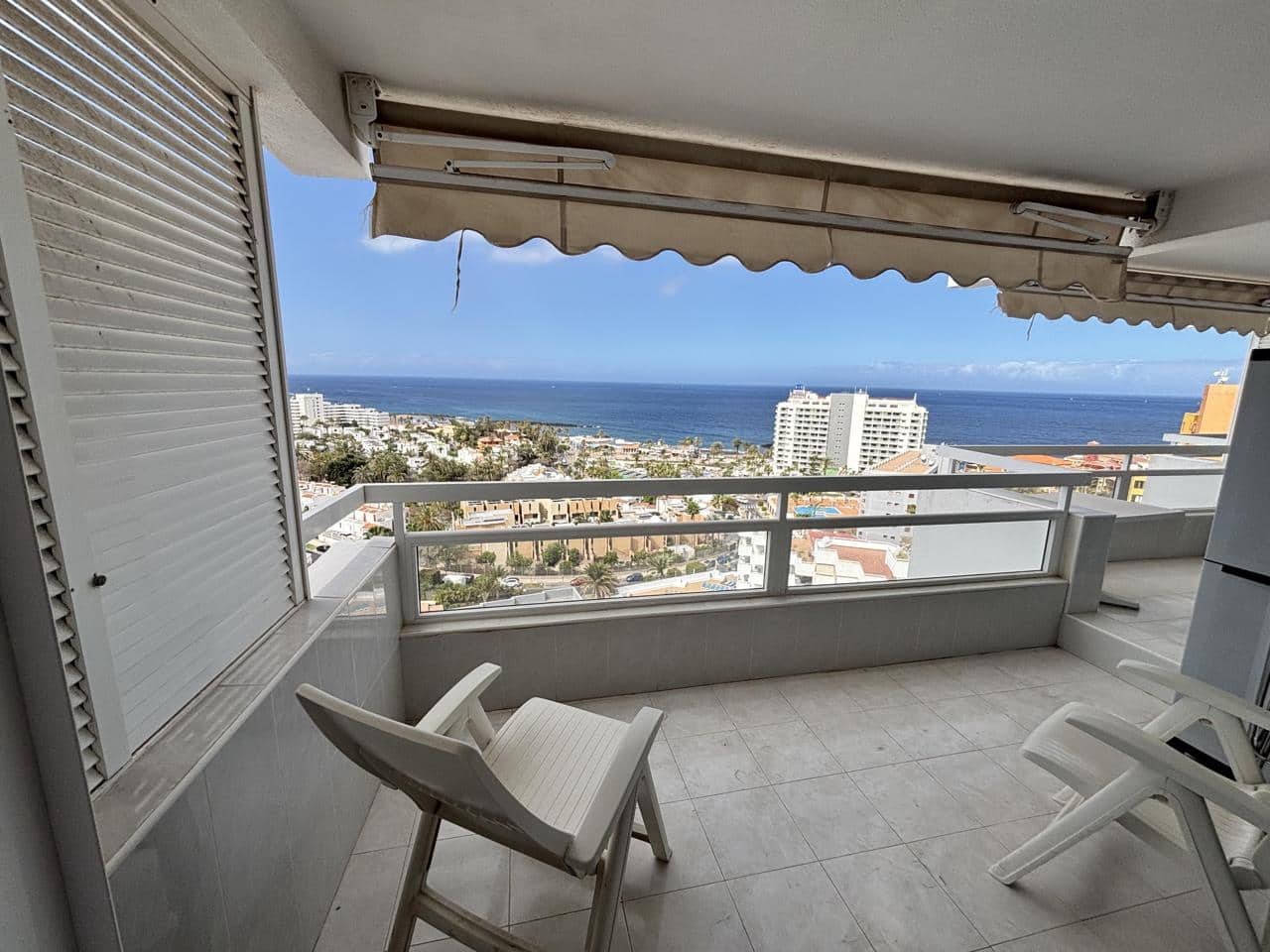 2 makuuhuone Asunto myytävänä paikassa Costa Adeje mukana uima-altaan - 360 000 € (Ref: 9807497)