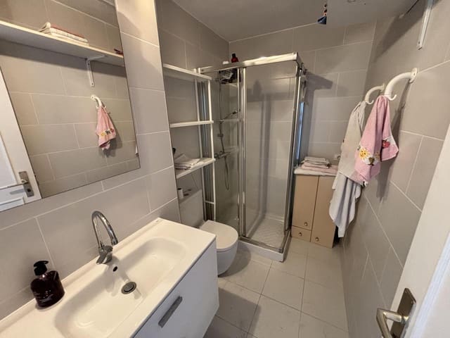 2 makuuhuone Asunto myytävänä paikassa Playa de las Américas, Adeje mukana uima-altaan - 360 000 € (Ref: 9807497)