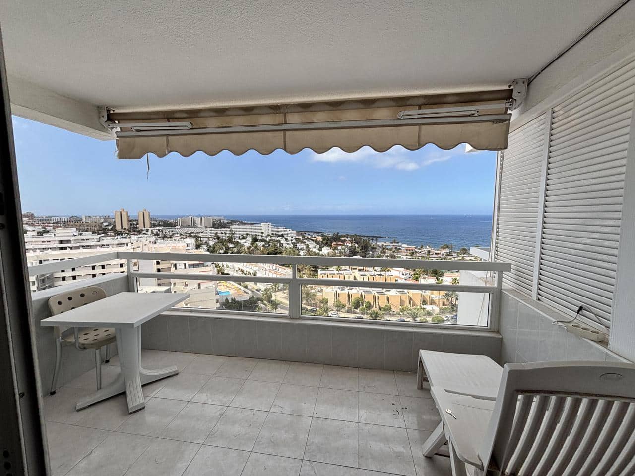 2 makuuhuone Asunto myytävänä paikassa Costa Adeje mukana uima-altaan - 360 000 € (Ref: 9807497)