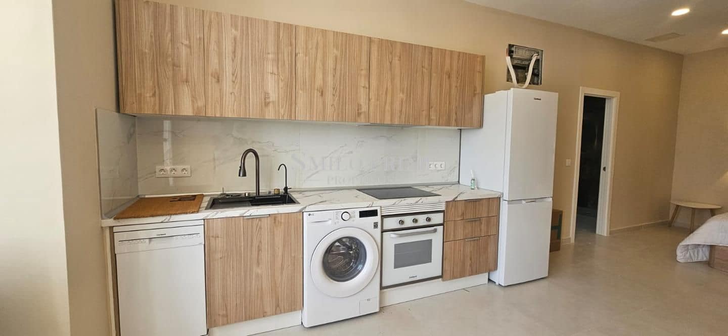 Flat for sale in Costa del Silencio with pool - € 199,000 (Ref: 9810420)