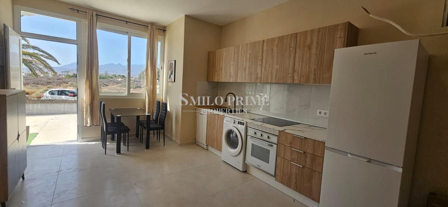 Flat for sale in Costa del Silencio with pool - € 199,000 (Ref: 9810420)