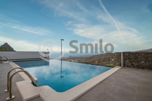 4 chambre Villa/Maison à vendre à Torviscas Centro y Alto, Adeje avec piscine garage - 1 950 000 € (Ref: 9816201)