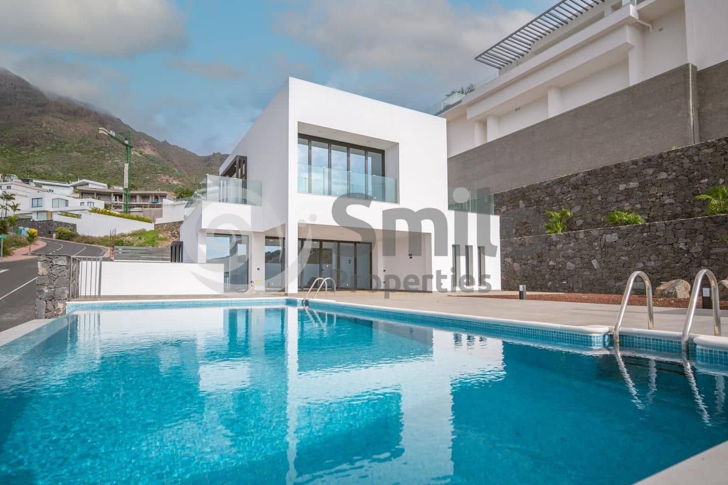 4 chambre Villa/Maison à vendre à Adeje avec piscine garage - 1 950 000 € (Ref: 9816201)
