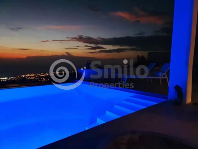 5 Zimmer Villa zu verkaufen in Torviscas Centro y Alto, Adeje mit Pool Garage - 1.800.000 € (Ref: 9819248)