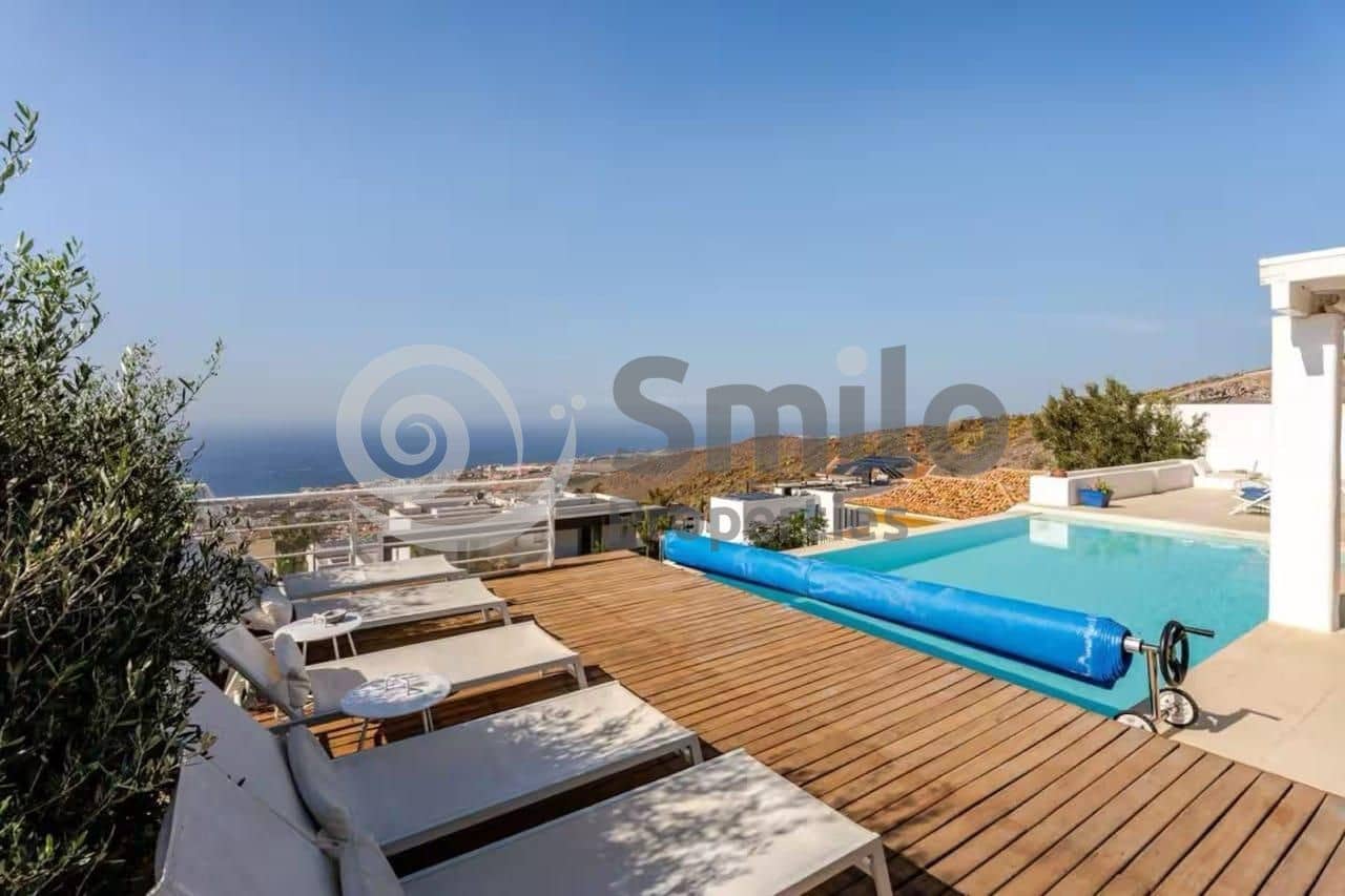 5 Zimmer Villa zu verkaufen in Adeje mit Pool Garage - 1.800.000 € (Ref: 9819248)
