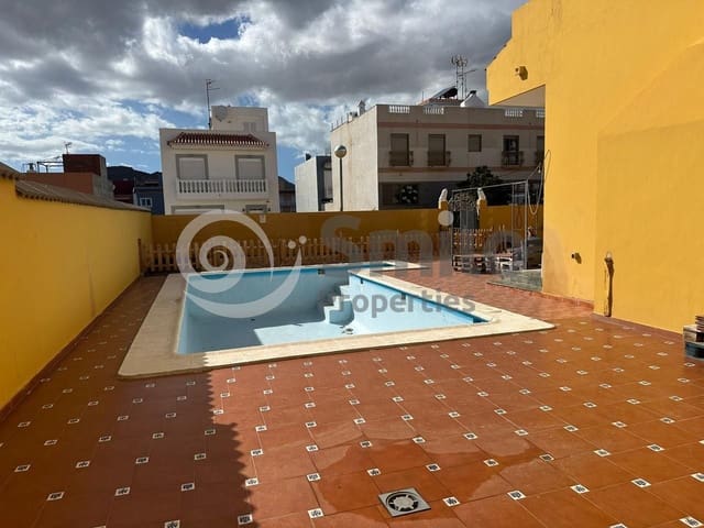 5 soverom Villa til salgs i Arona med svømmebasseng garasje - € 735 000 (Ref: 9856051)