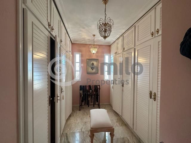 5 soverom Villa til salgs i Arona med svømmebasseng garasje - € 735 000 (Ref: 9856051)