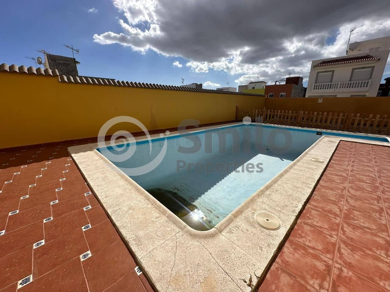 5 soveværelse Villa til salg i Arona med swimmingpool garage - € 735.000 (Ref: 9856051)
