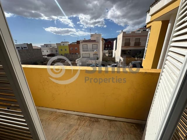 5 soverom Villa til salgs i Arona med svømmebasseng garasje - € 735 000 (Ref: 9856051)