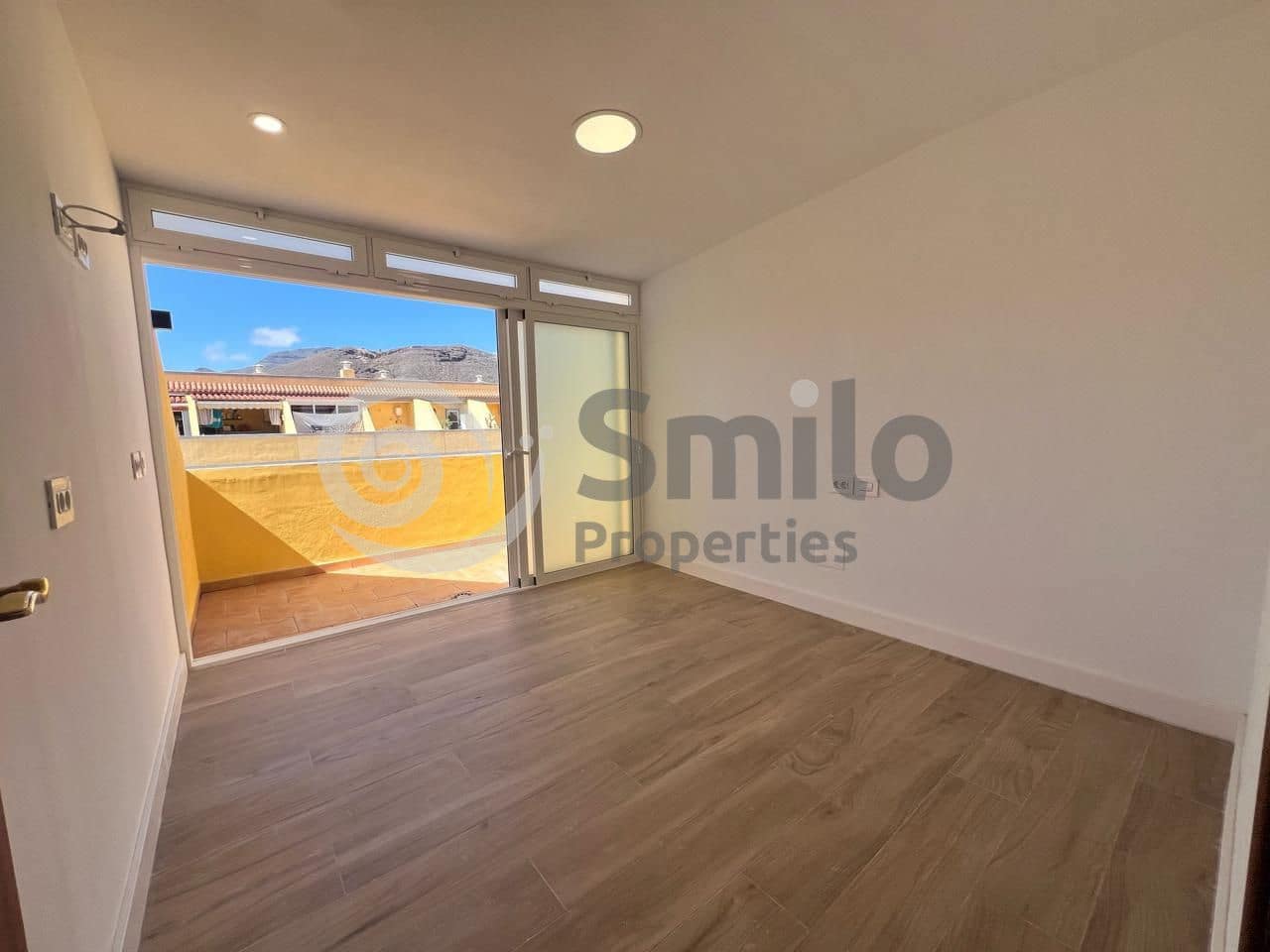 3 bedroom Flat for sale in Arona - € 290,000 (Ref: 9856150)