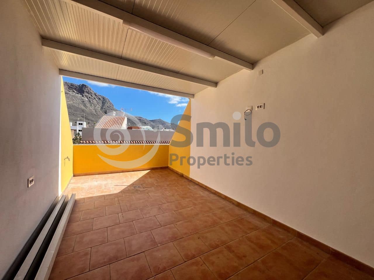3 bedroom Flat for sale in Arona - € 290,000 (Ref: 9856150)