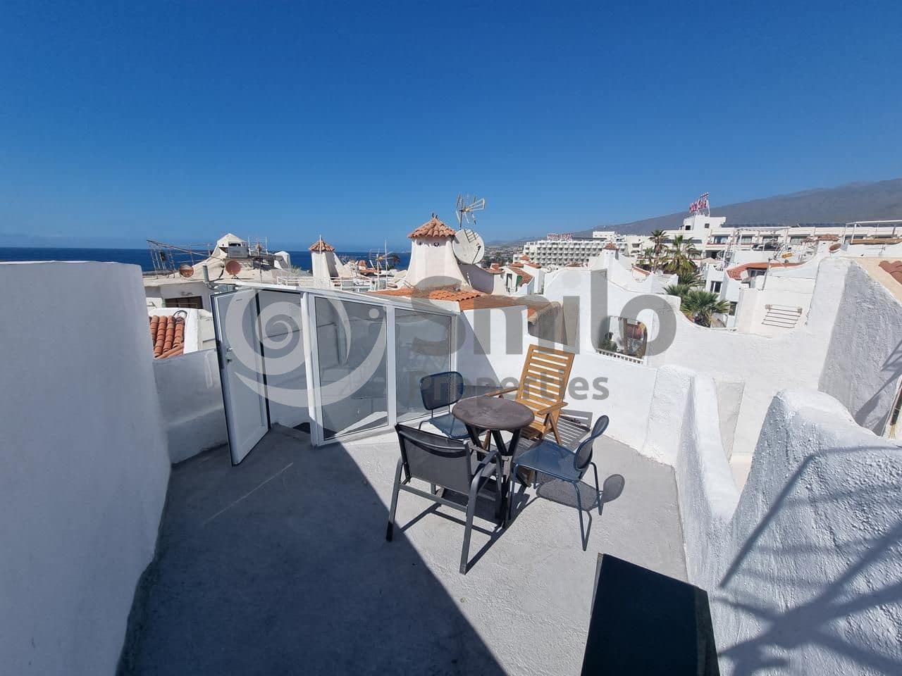 2 bedroom Flat for sale in Arona with pool - € 220,000 (Ref: 9856246)