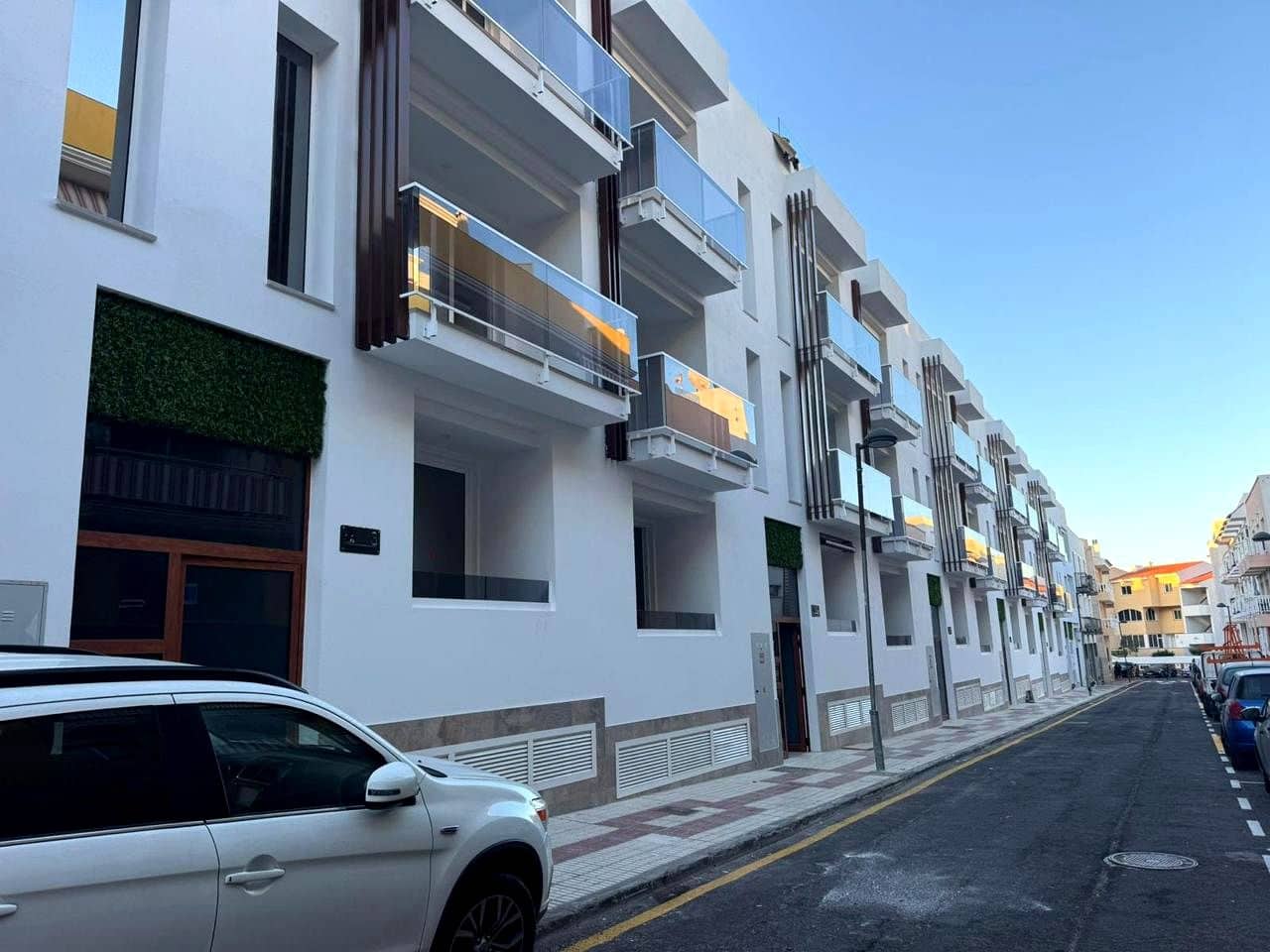 2 slaapkamer Flat te huur in Guia de Isora met zwembad garage - € 1.800 (Ref: 9858886)