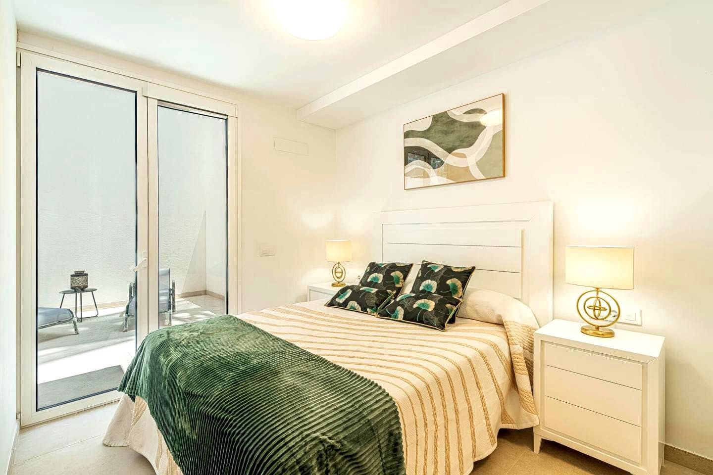 2 slaapkamer Flat te huur in Guia de Isora met zwembad garage - € 1.800 (Ref: 9858886)