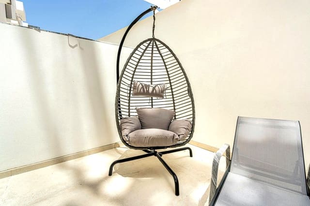 2 slaapkamer Flat te huur in Playa San Juan, Guía de Isora met zwembad - € 1.800 (Ref: 9858886)