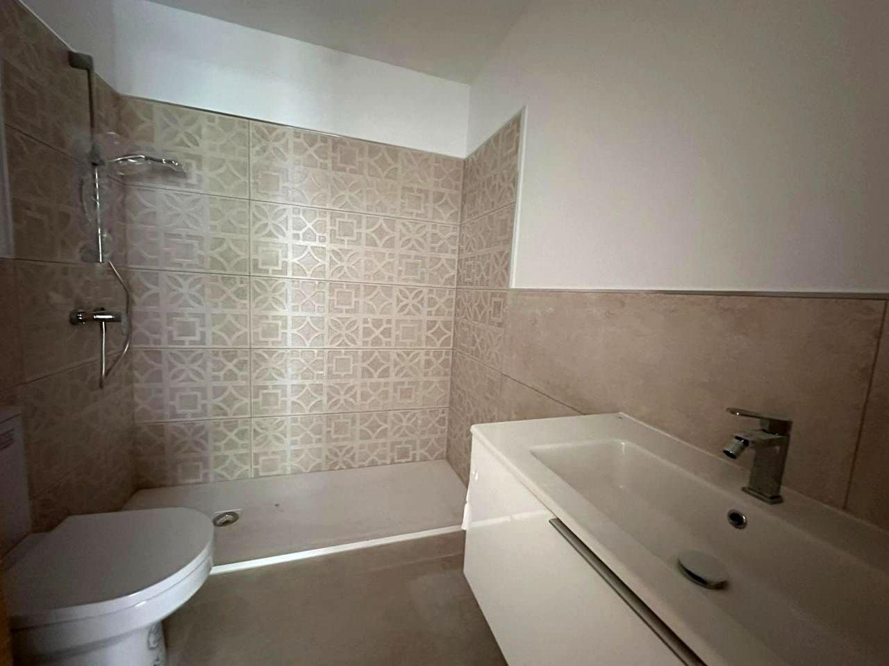 2 slaapkamer Flat te huur in Guia de Isora met zwembad garage - € 1.800 (Ref: 9858886)