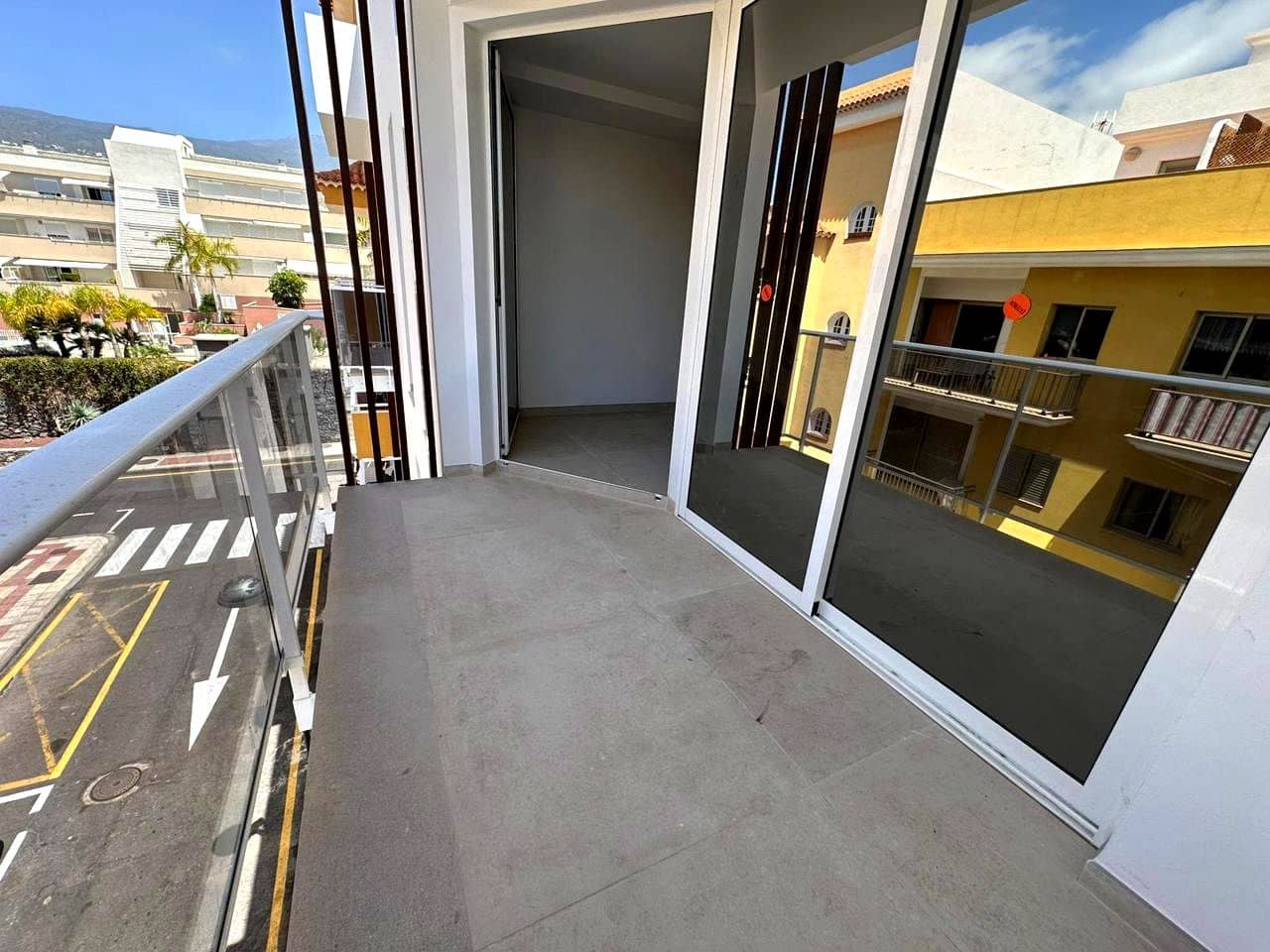 2 slaapkamer Flat te huur in Guia de Isora met zwembad garage - € 1.800 (Ref: 9858886)