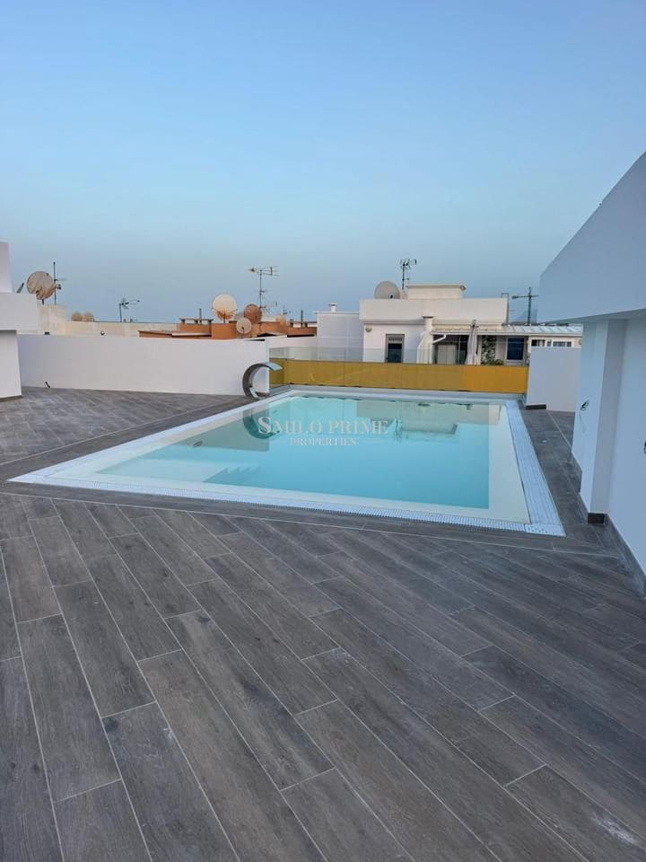 2 quarto Apartamento para arrendar em Guia de Isora com piscina garagem - 2 000 € (Ref: 9893260)