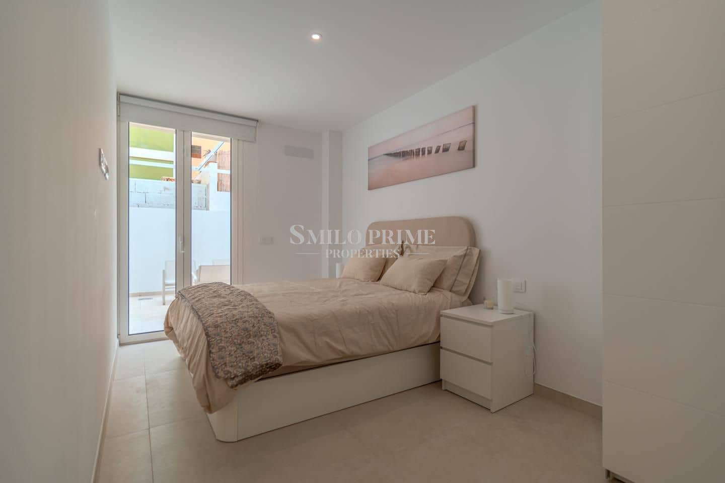 2 quarto Apartamento para arrendar em Guia de Isora com piscina garagem - 2 000 € (Ref: 9893260)