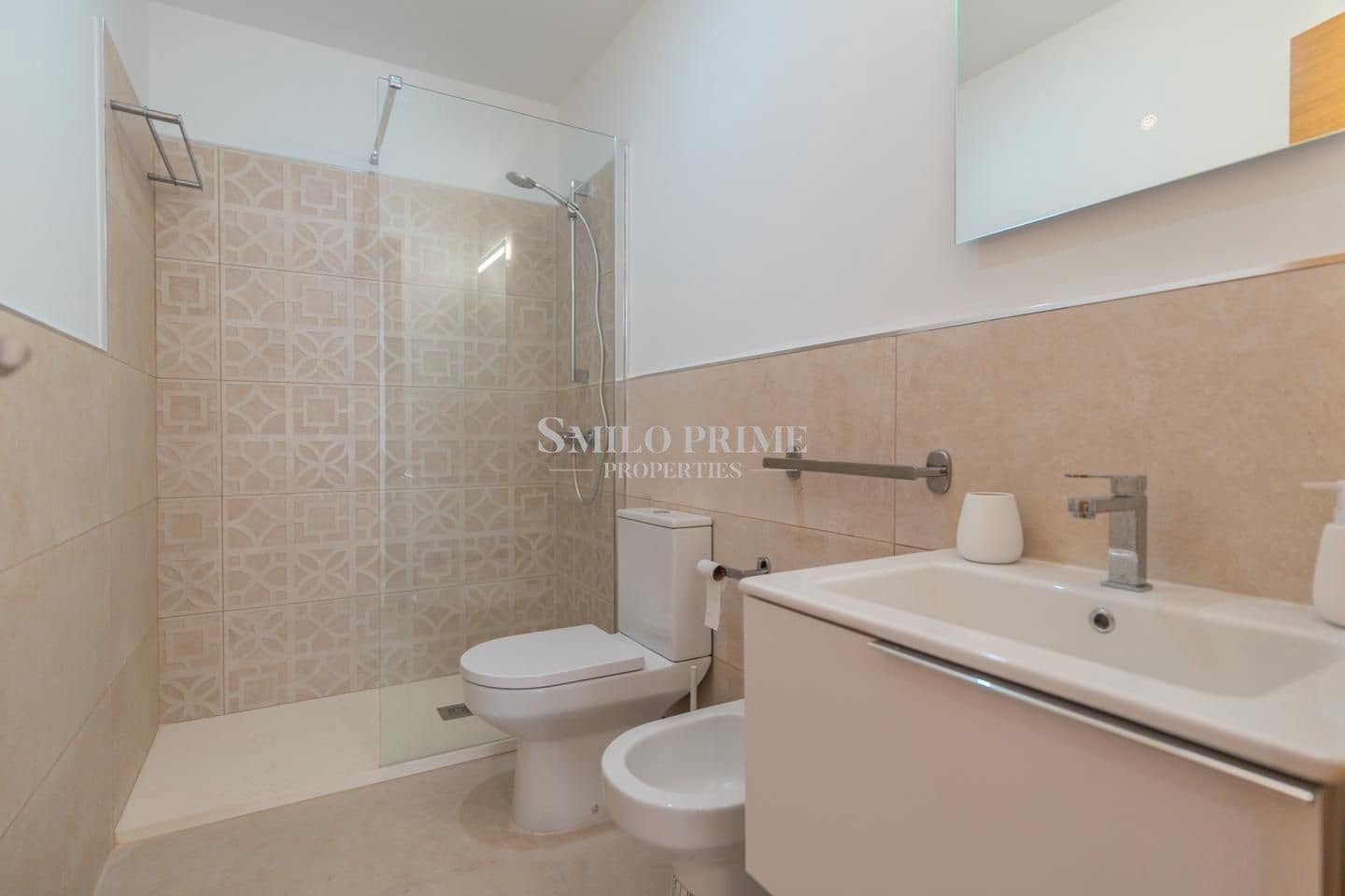 2 quarto Apartamento para arrendar em Guia de Isora com piscina garagem - 2 000 € (Ref: 9893260)