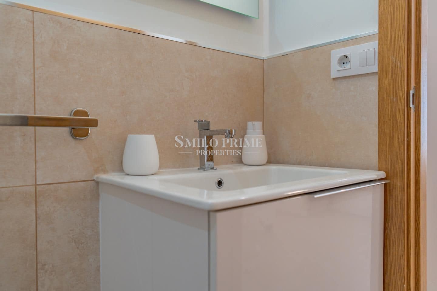 2 quarto Apartamento para arrendar em Guia de Isora com piscina garagem - 2 000 € (Ref: 9893260)