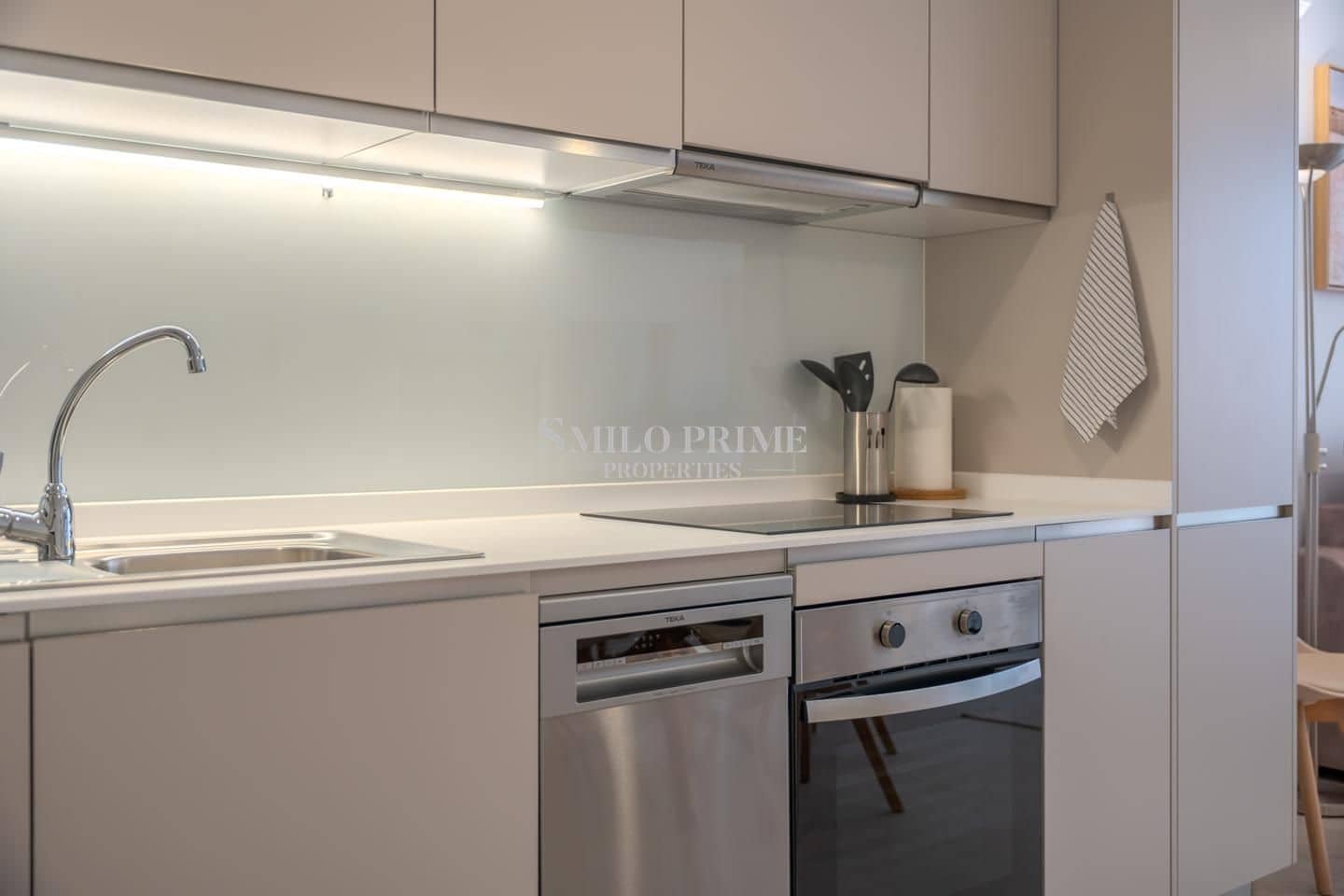 Appartement de 2 chambres à louer à Guia de Isora avec piscine garage - 2 200 € (Ref: 9893261)