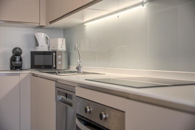 2 quarto Apartamento para arrendar em Playa San Juan, Guía de Isora com piscina garagem - 2 200 € (Ref: 9893261)