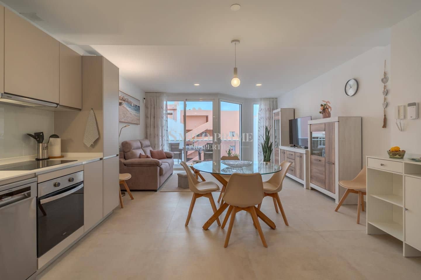 Appartement de 2 chambres à louer à Guia de Isora avec piscine garage - 2 200 € (Ref: 9893261)