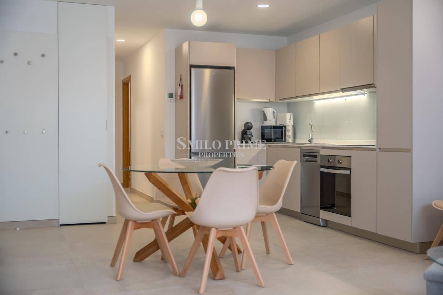 Appartement de 2 chambres à louer à Guia de Isora avec piscine garage - 2 200 € (Ref: 9893261)