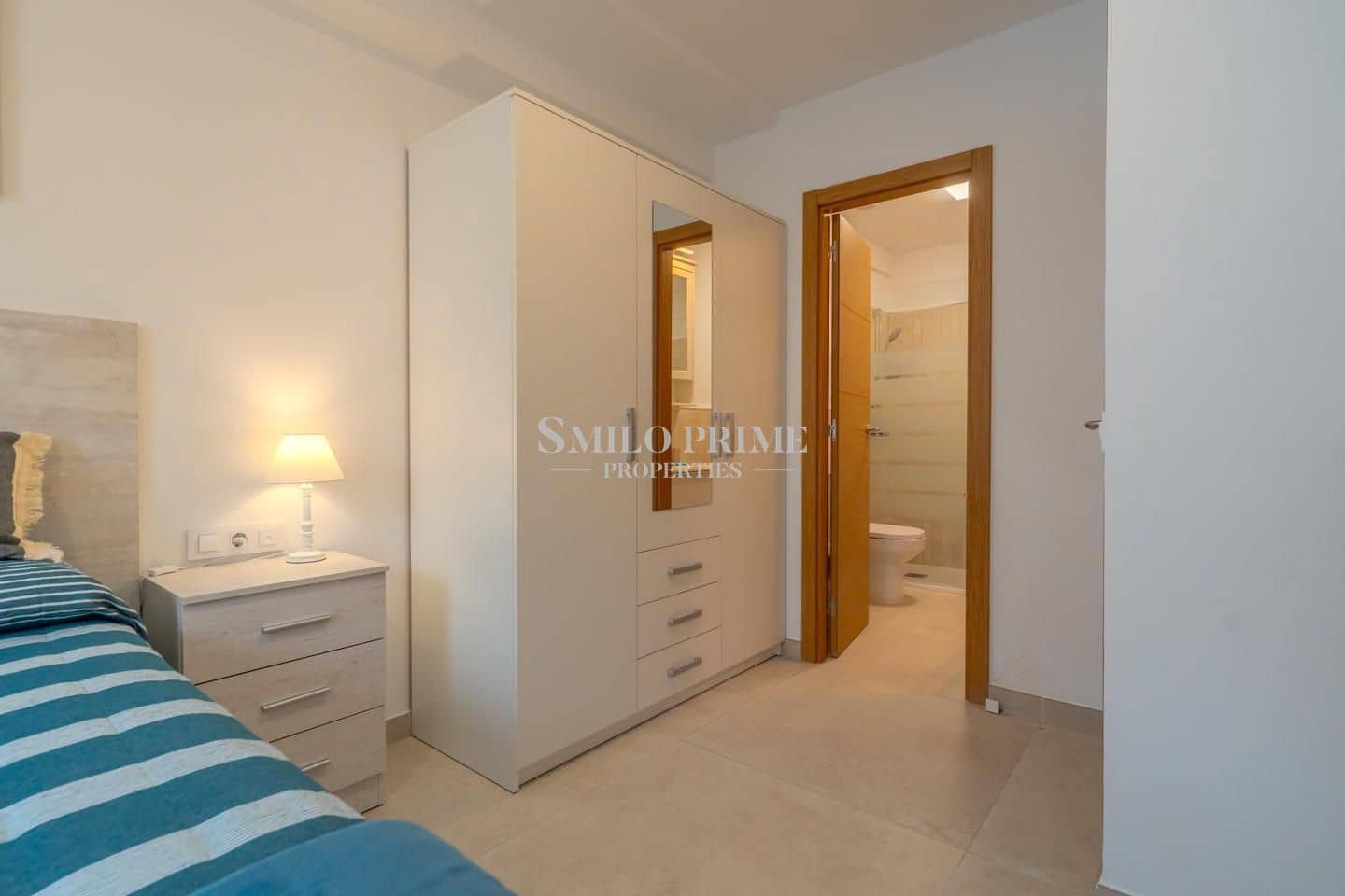 Appartement de 2 chambres à louer à Guia de Isora avec piscine garage - 2 200 € (Ref: 9893261)