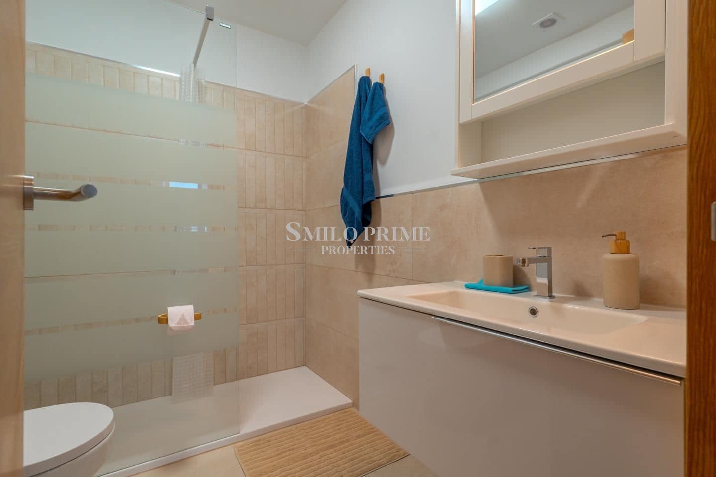 Appartement de 2 chambres à louer à Guia de Isora avec piscine garage - 2 200 € (Ref: 9893261)