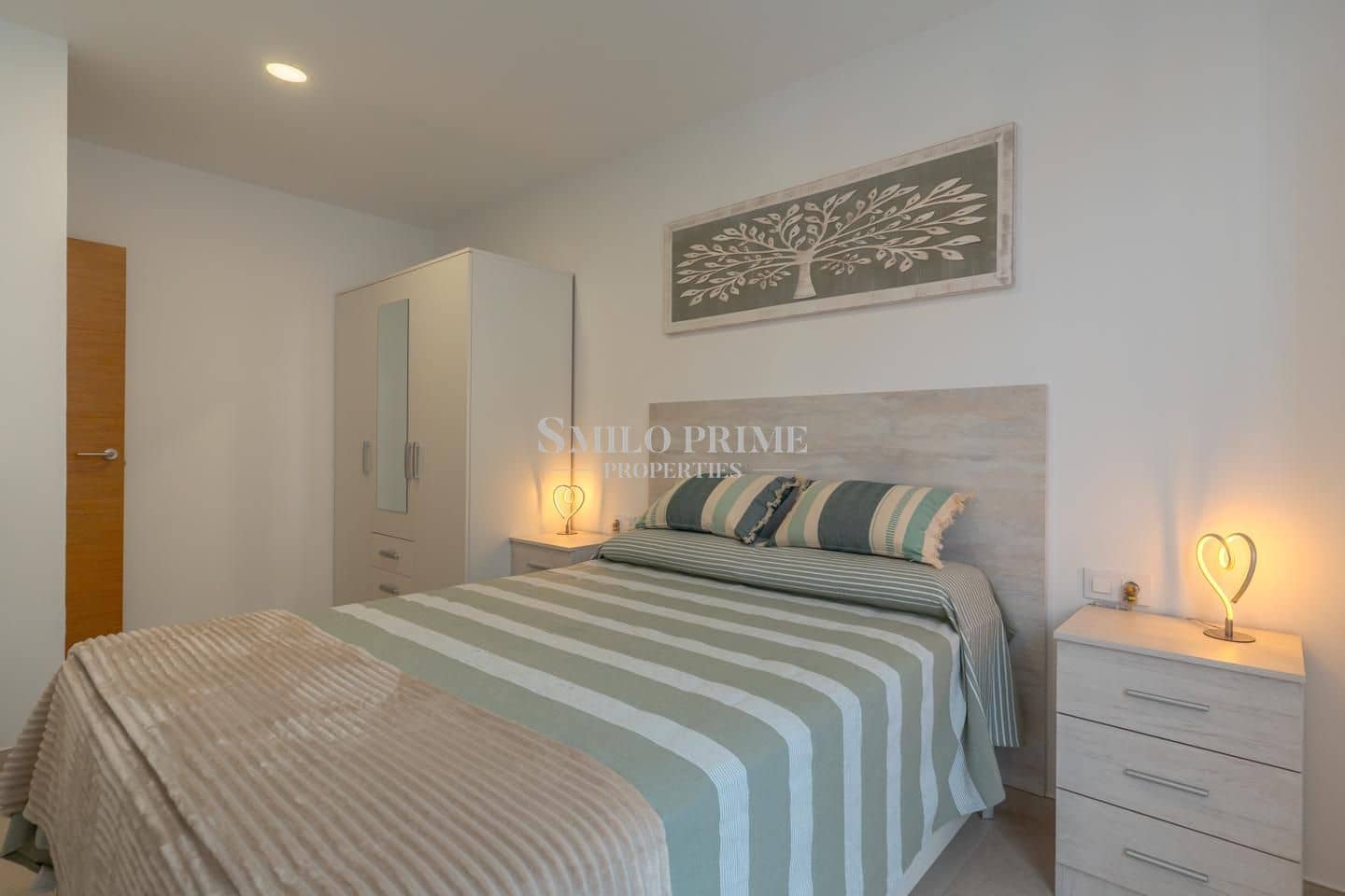 Appartement de 2 chambres à louer à Guia de Isora avec piscine garage - 2 200 € (Ref: 9893261)